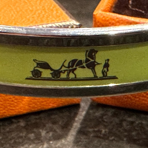 HERMÉS Caleche Enamel Narrow Bangle - Picture 7 of 9